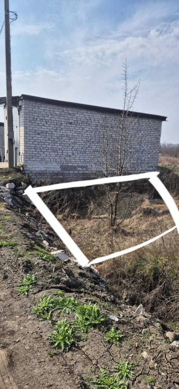 Продаж земельної ділянки 68 під забудову гаража поблизу Лада