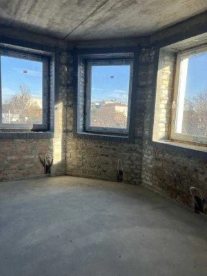 Продам трикімнатну квартиру в центрі міста, новобудова