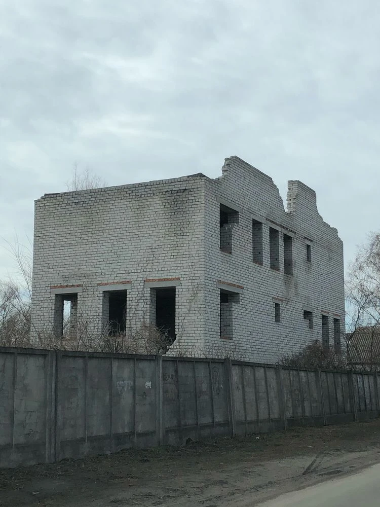 4 суміжні земельні ділянки з недобудовами 50соток