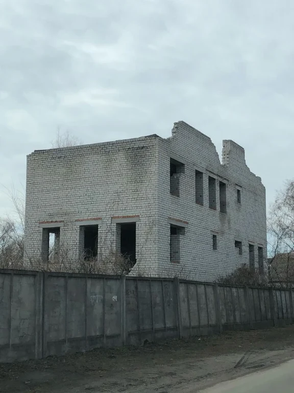 4 суміжні земельні ділянки з недобудовами 50соток
