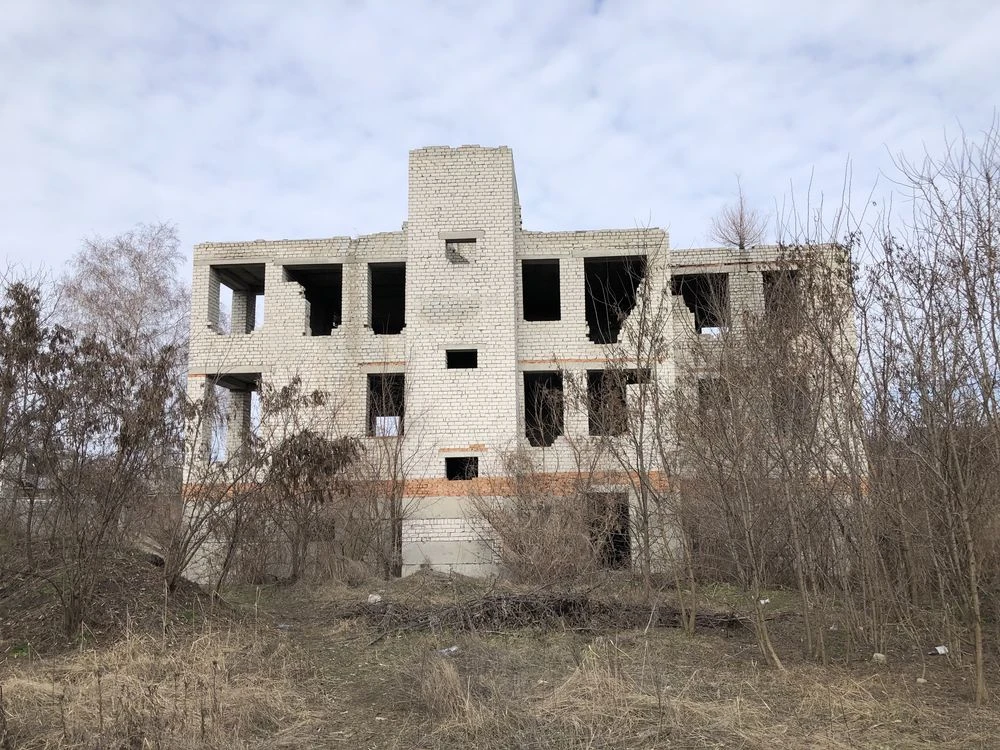 4 суміжні земельні ділянки з недобудовами 50соток