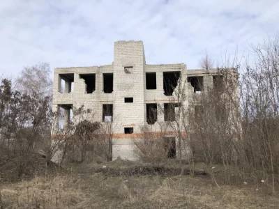 4 суміжні земельні ділянки з недобудовами 50соток