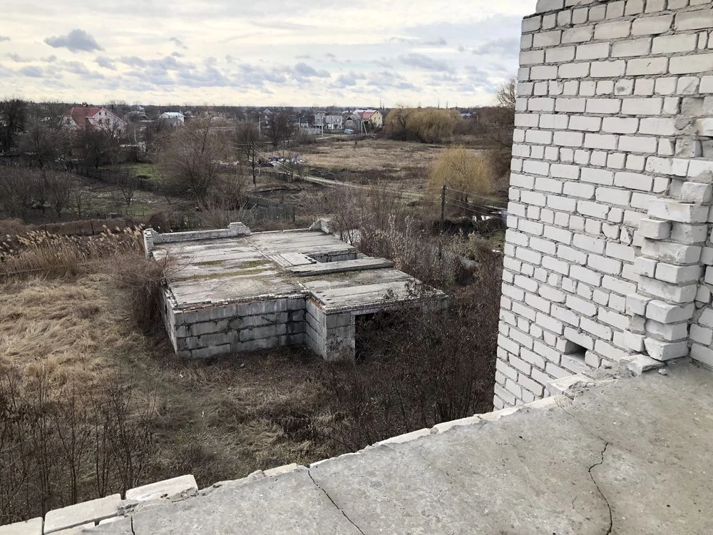 4 суміжні земельні ділянки з недобудовами 50соток