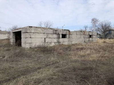 4 суміжні земельні ділянки з недобудовами 50соток