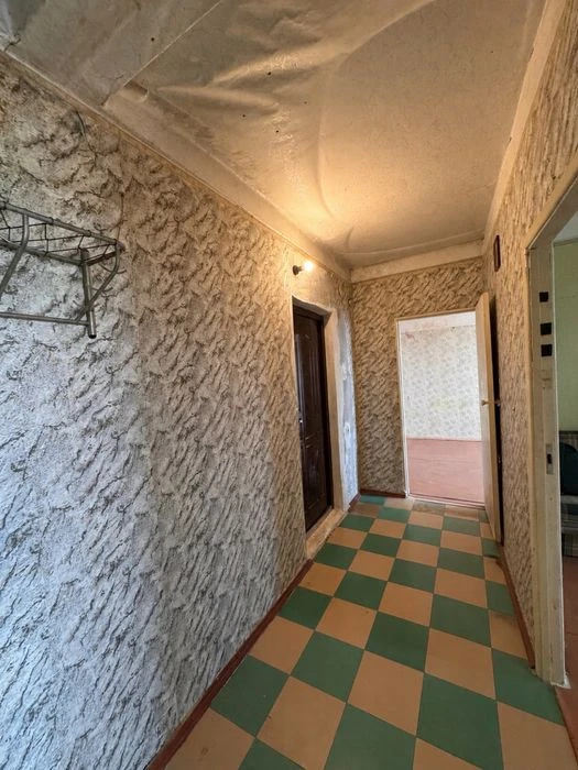 Продается 2х комнитная квартира.