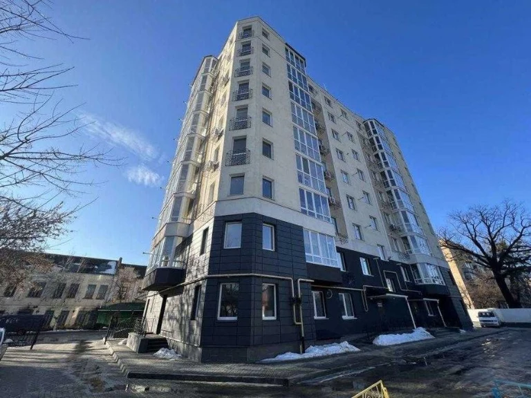 Продам трикімнатну квартиру в центрі міста, новобудова