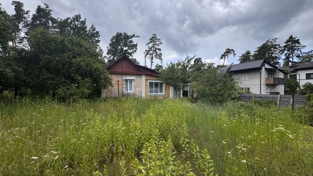 Двохфасадна земельна ділянка поруч з Бучанським парком - Інс