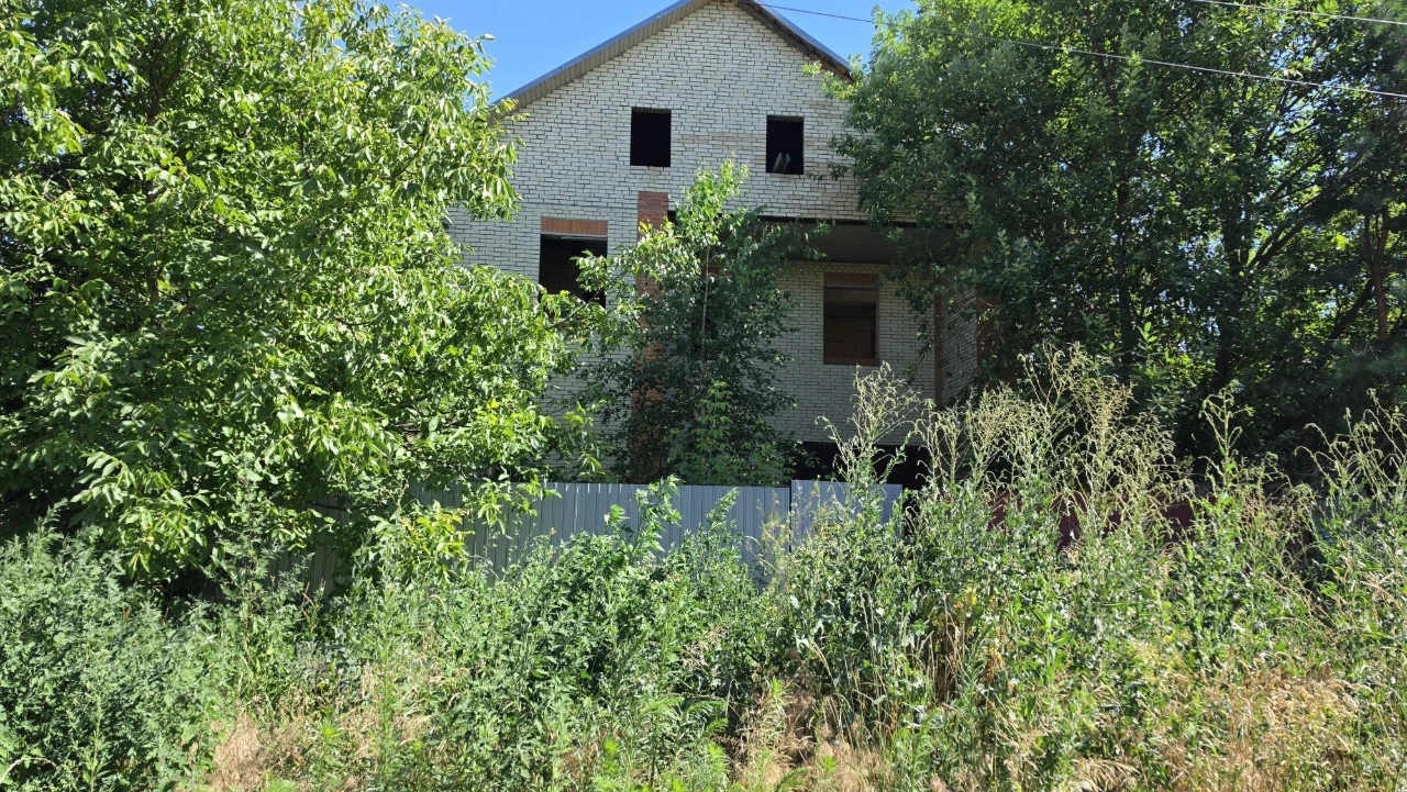 Ділянка в центрі з недобудрвою