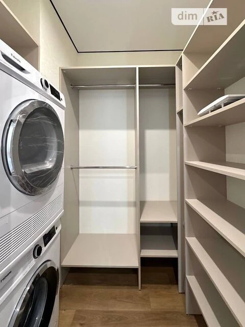 Продаж 1к квартири 42.5 кв. м на вул. Всеволода Змієнка 30 •