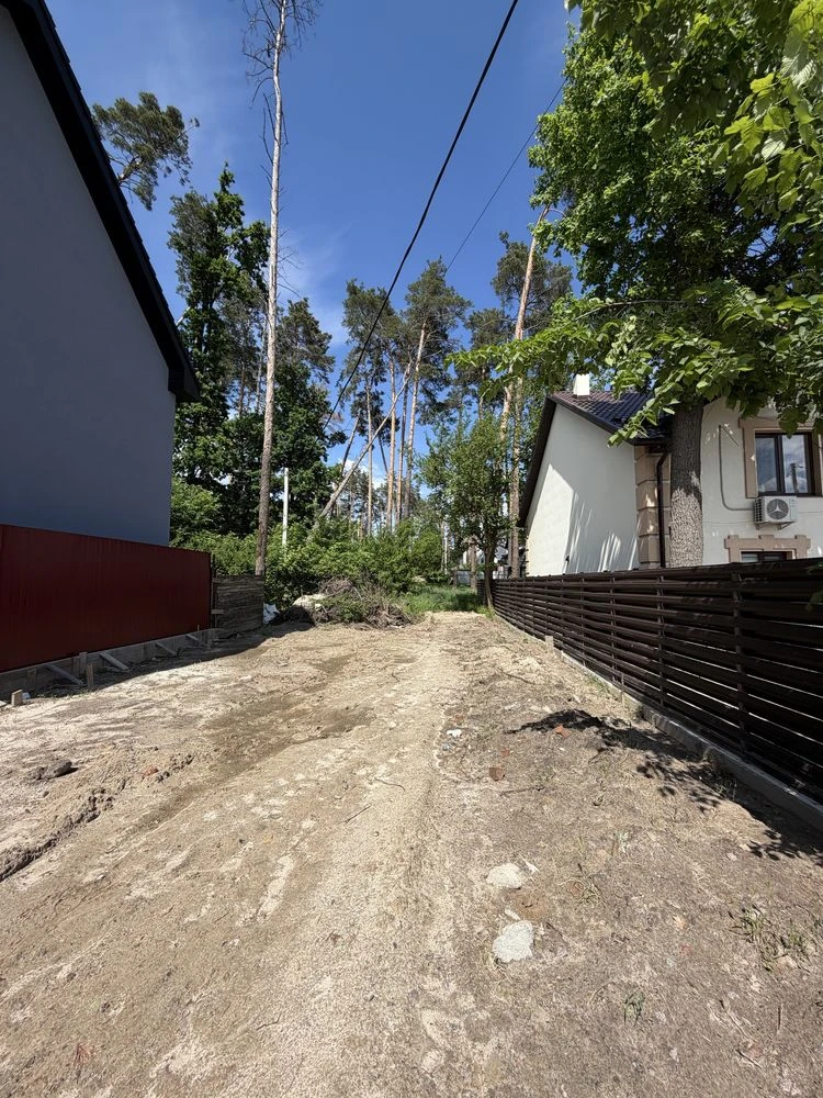 Участок в Лесной Буче, газ и городские коммуникации рядом.