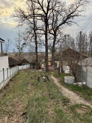 Земельна ділянка з будинком