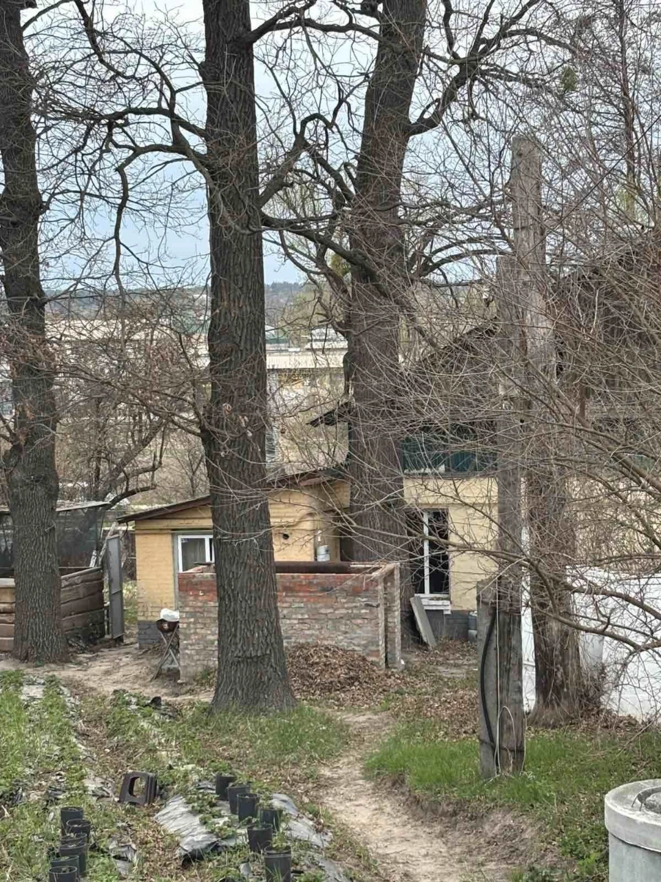 Земельна ділянка з будинком