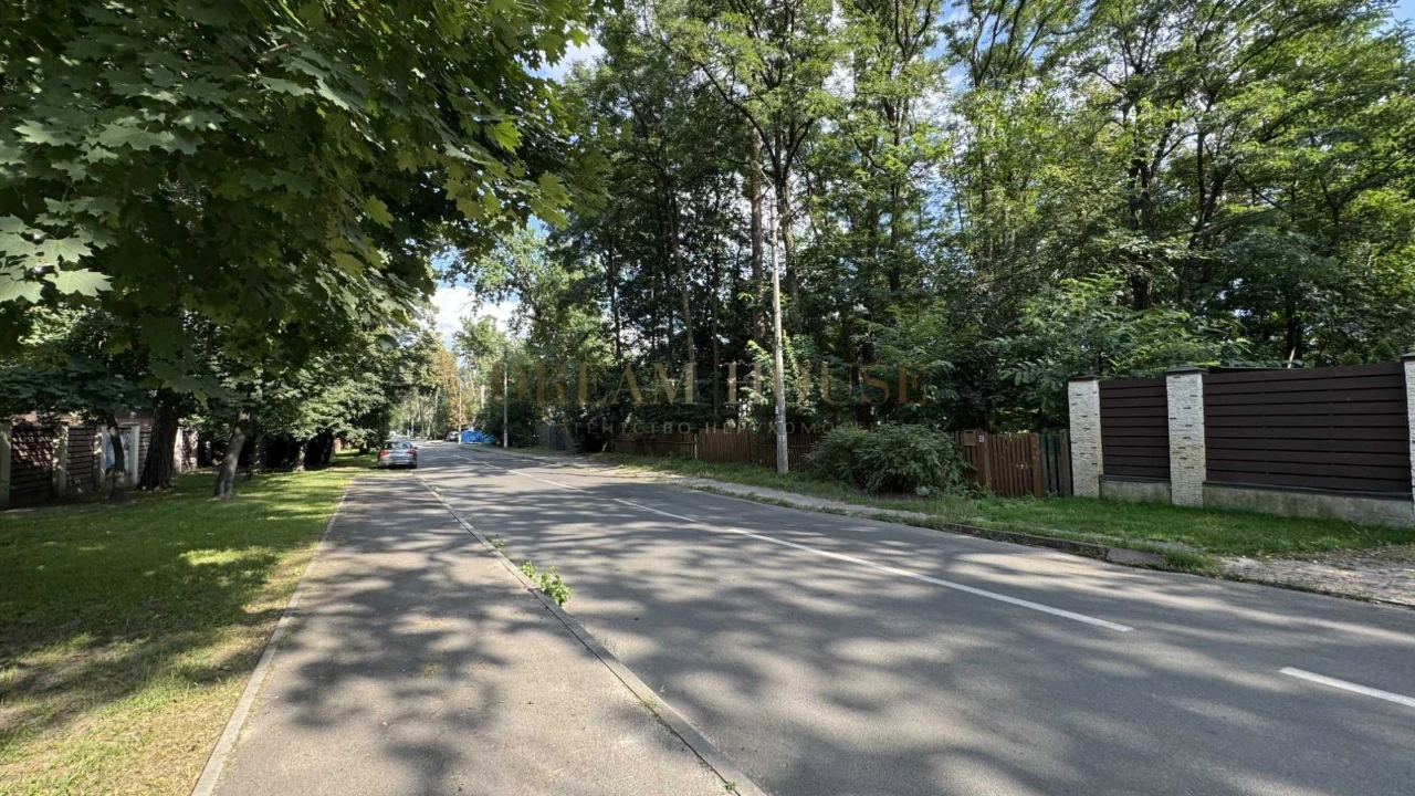 Ділянка 34,5 сотки по вул. Михайловського напроти Вікторія П