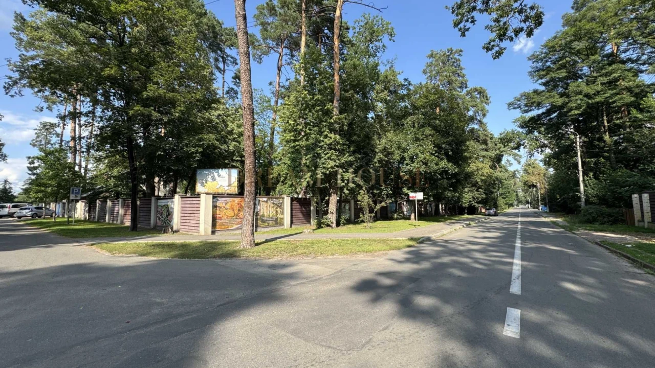 Ділянка 34,5 сотки по вул. Михайловського напроти Вікторія П