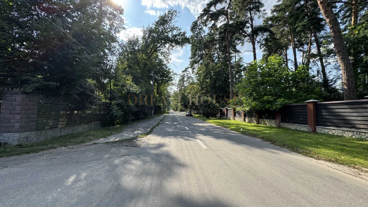Ділянка 34,5 сотки по вул. Михайловського напроти Вікторія П