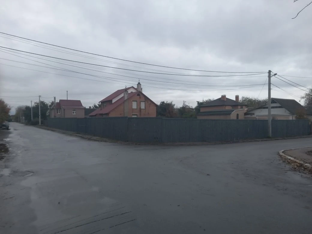 Продаю уч-к 14 сот. в  самом центре г. Буча.