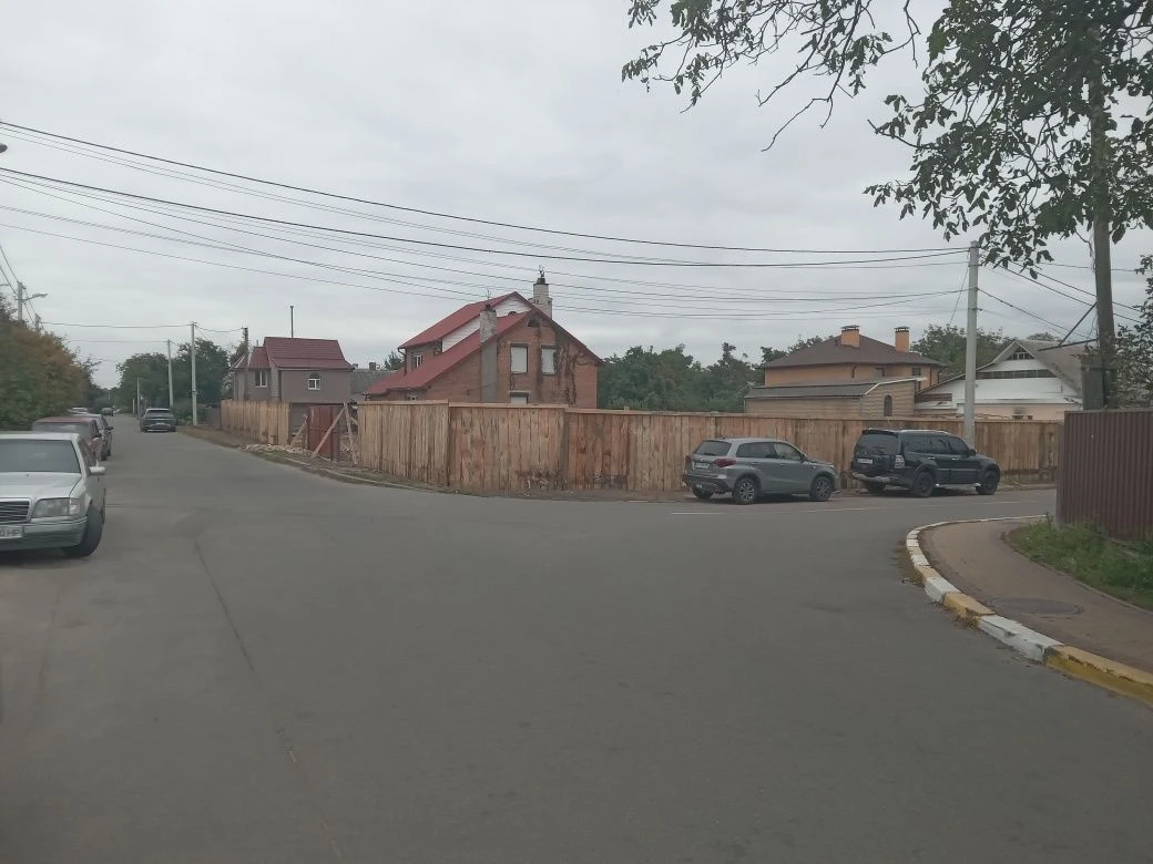 Продаю уч-к 14 сот. в  самом центре г. Буча.