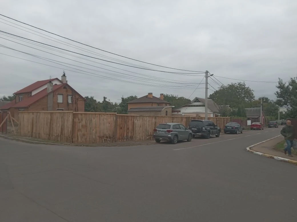 Продаю уч-к 14 сот. в  самом центре г. Буча.