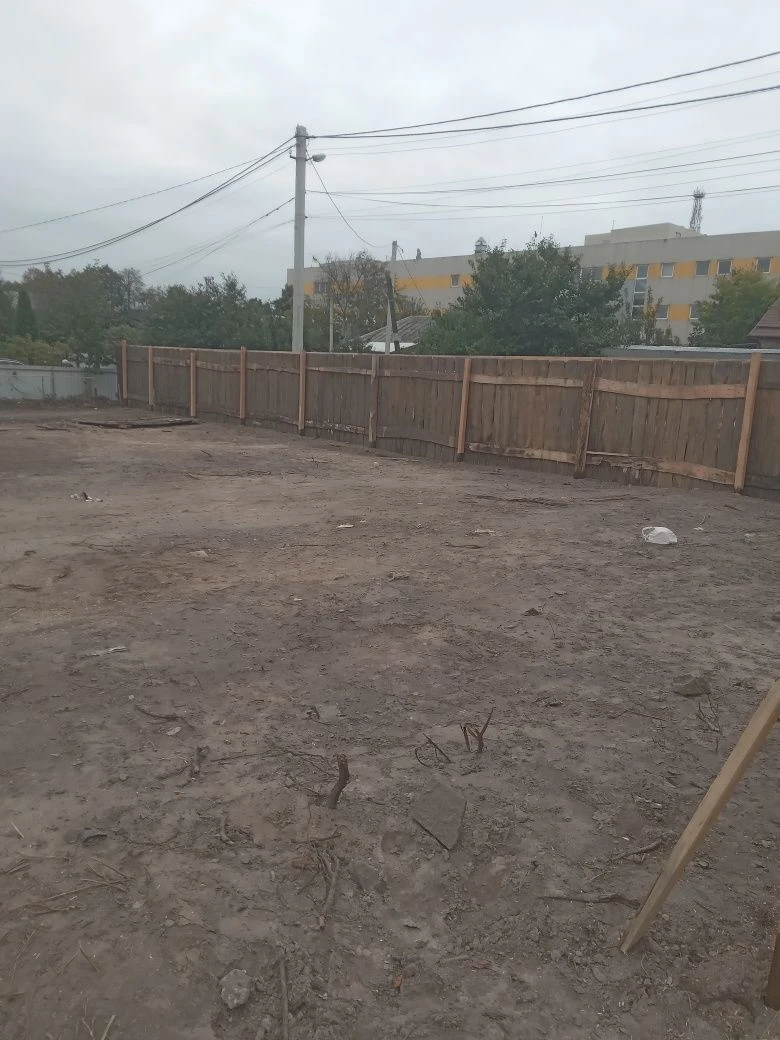 Продаю уч-к 14 сот. в  самом центре г. Буча.