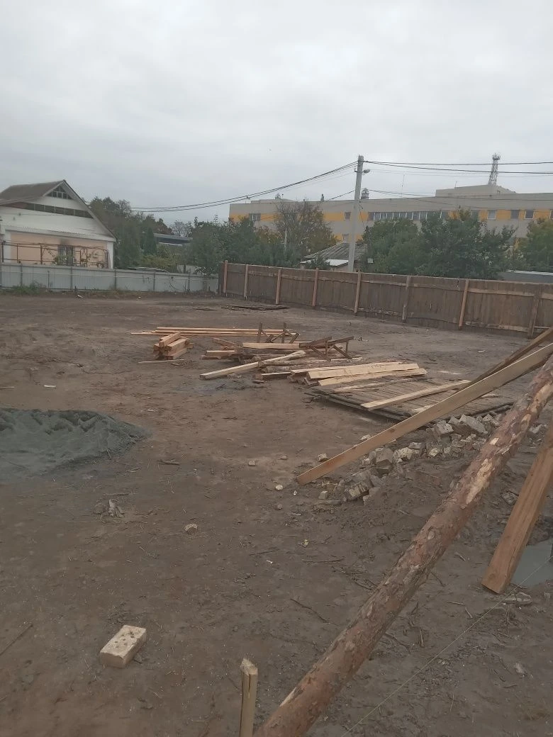 Продаю уч-к 14 сот. в  самом центре г. Буча.
