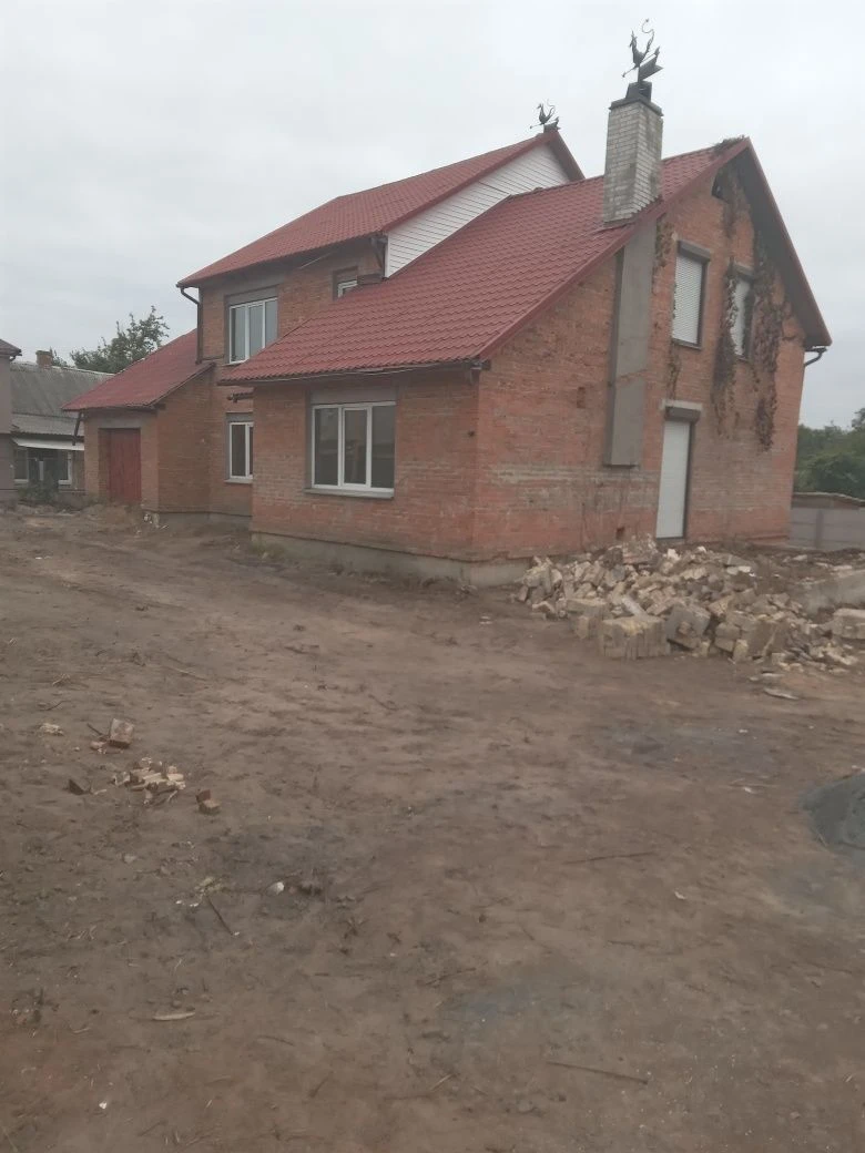 Продаю уч-к 14 сот. в  самом центре г. Буча.