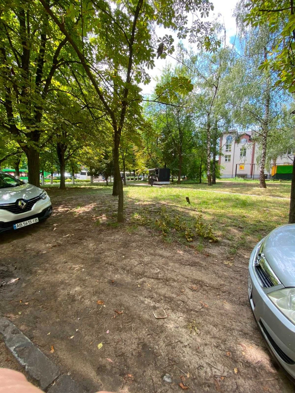 Продаж фасадної земельної ділянки комерційного призначення в