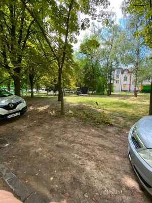 Продаж фасадної земельної ділянки комерційного призначення в
