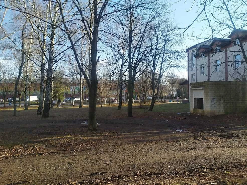 Продаж фасадної земельної ділянки комерційного призначення в
