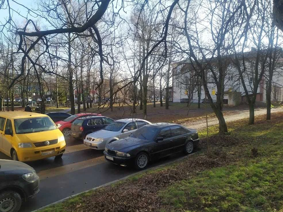 Продаж фасадної земельної ділянки комерційного призначення в