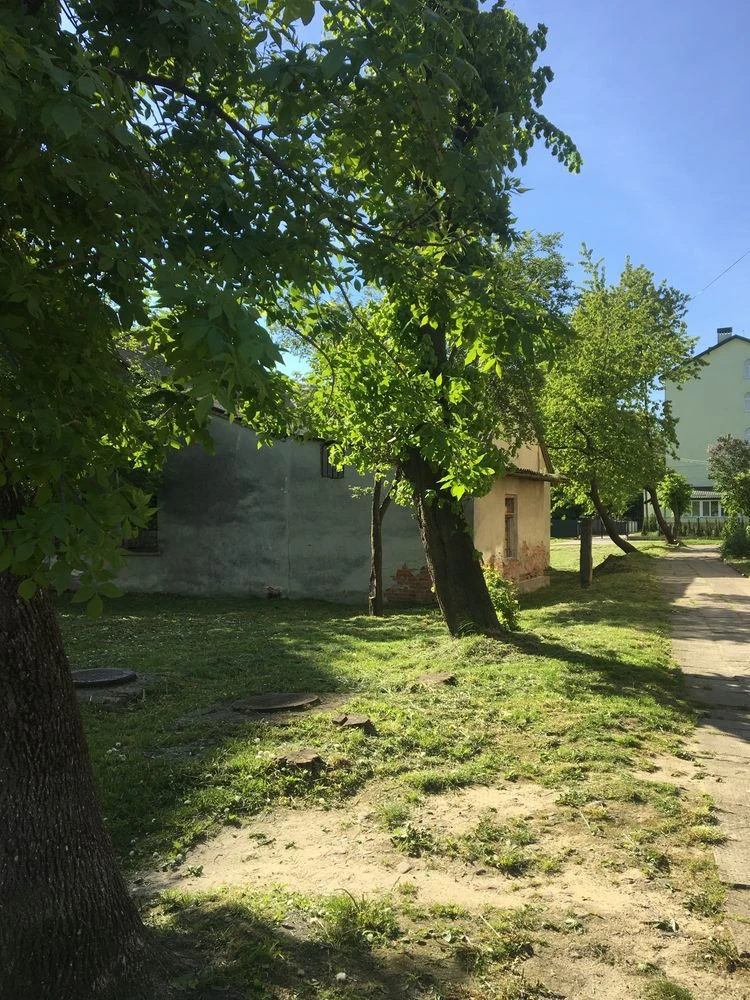Продається земельна ділянка в центрі  м. Моршин.