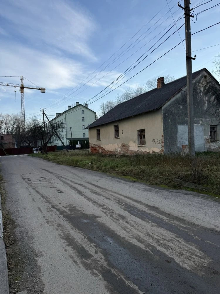 Продається земельна ділянка в центрі  м. Моршин.