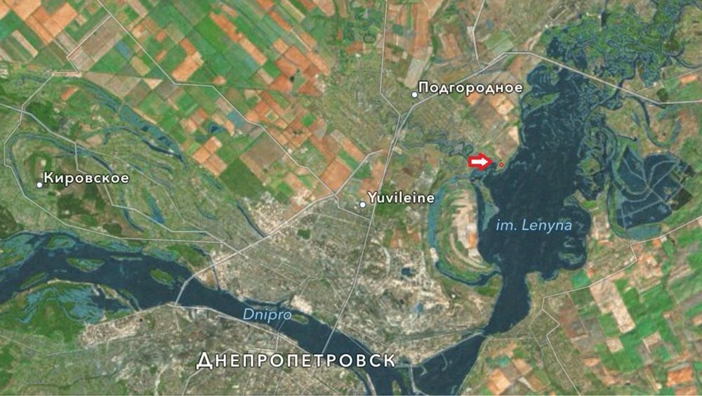 Участок у воды с фундаментом в Подгородном