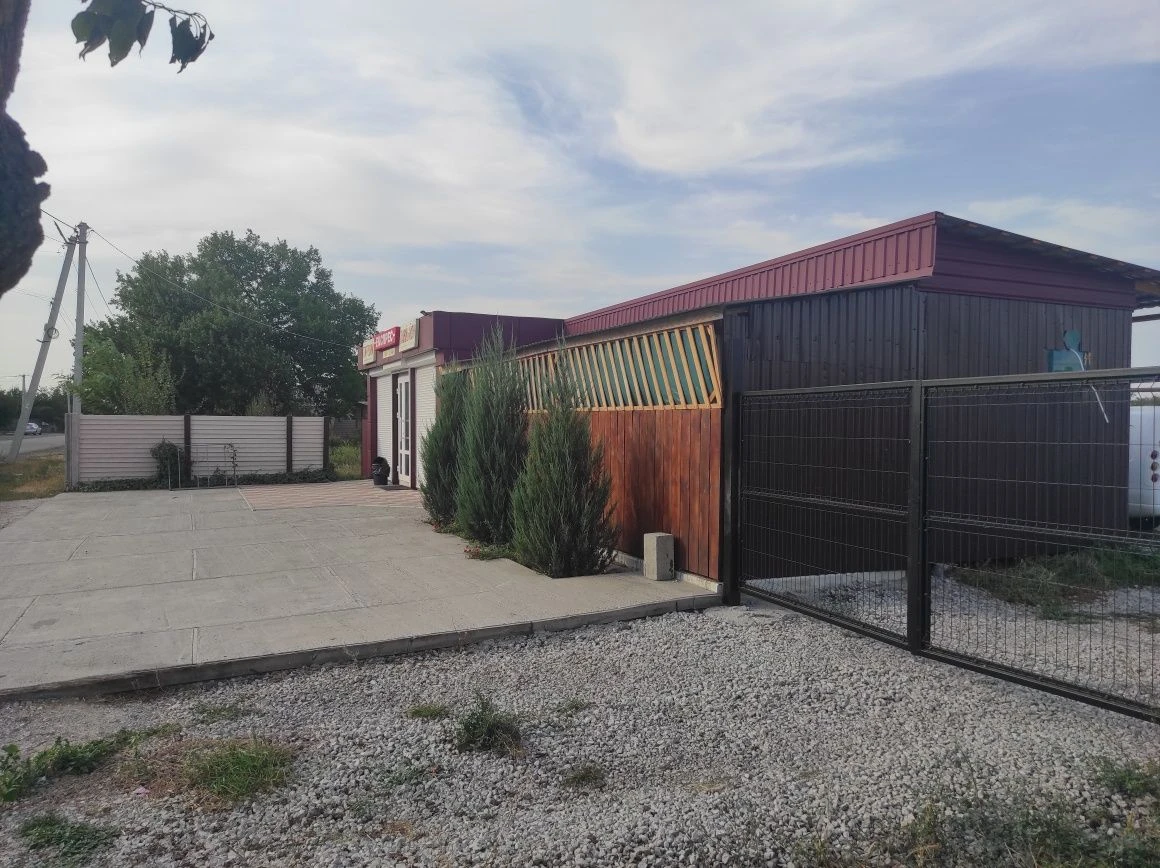 Продам земельный участок , и действующий  магазин.