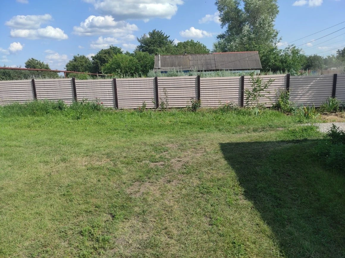Продам земельный участок , и действующий  магазин.