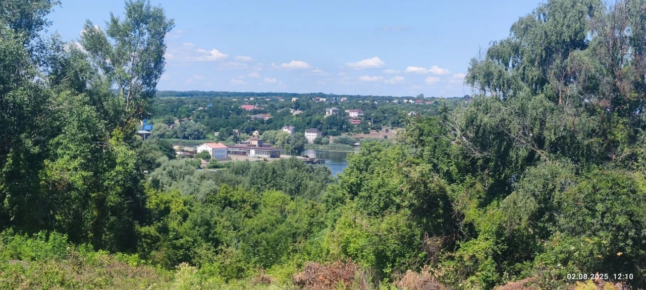 Земельна ділянка з будинком у Ржищеві з площею 46 соток
