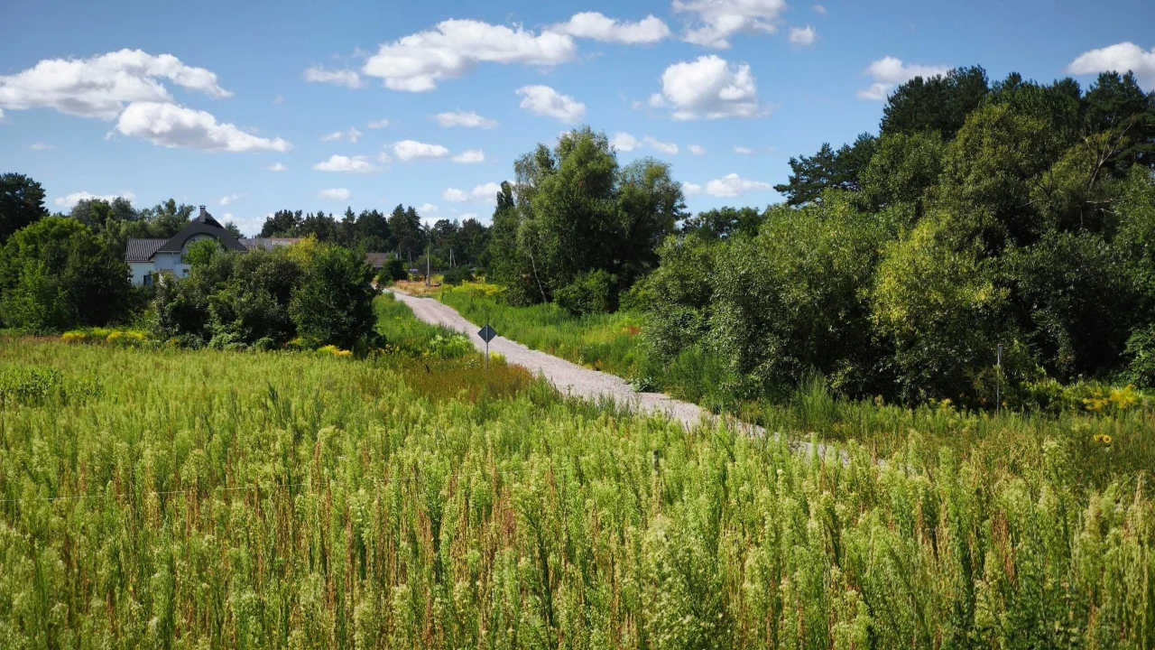 Продам земельну ділянку 6.3 сотки під будівництво.