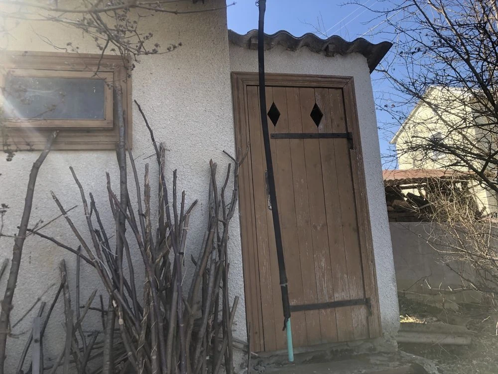 Продається дачний будинок із землею