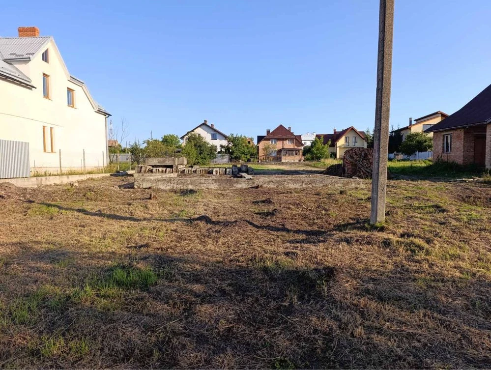 Продаж земельної ділянки  у м. Рудки