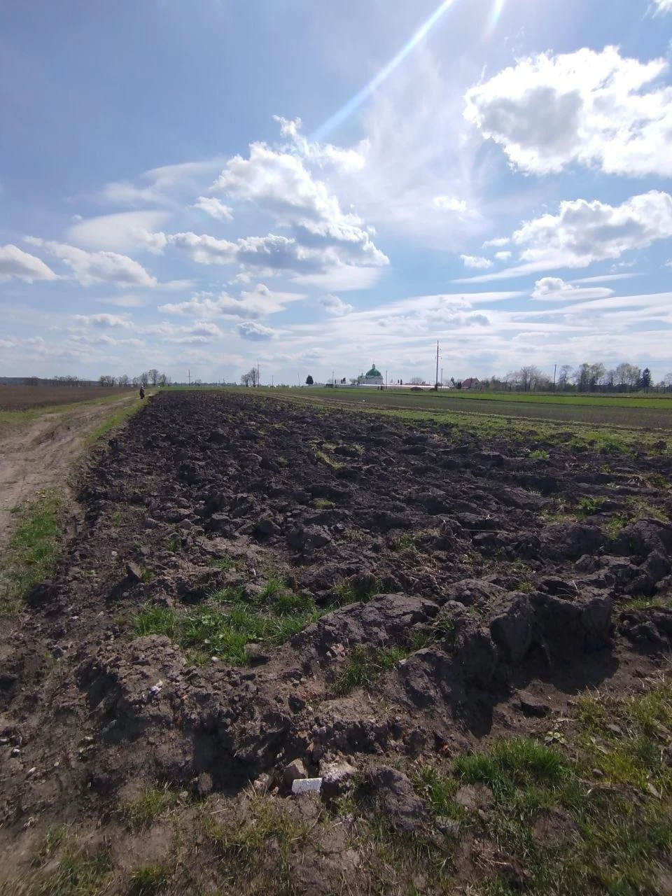 Земельна ділянка можлива під забудову (8сотих)