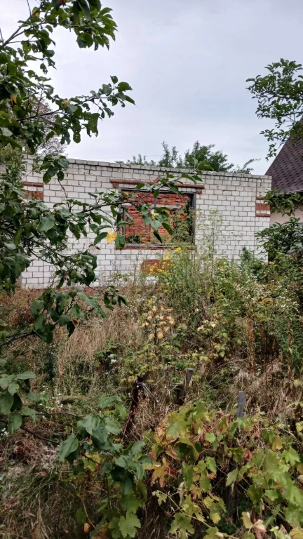 Ділянка в Південному з недобудовою.
