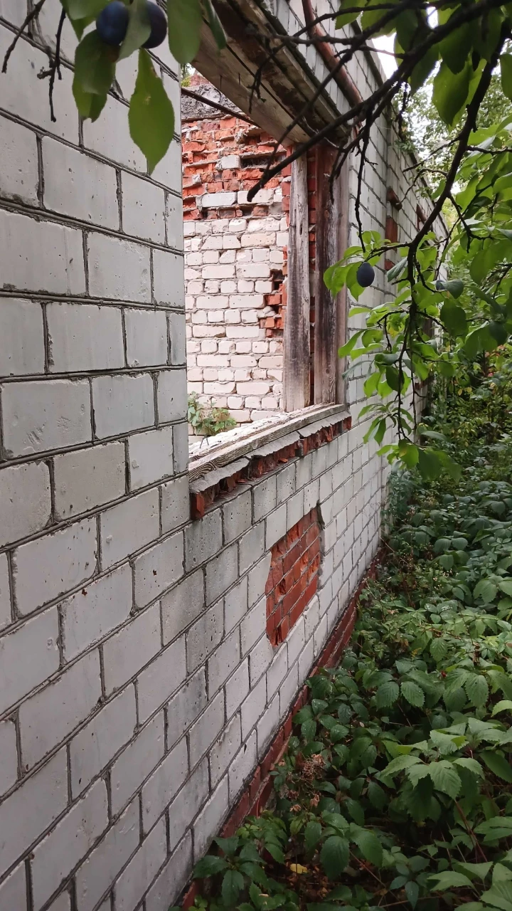 Ділянка в Південному з недобудовою.