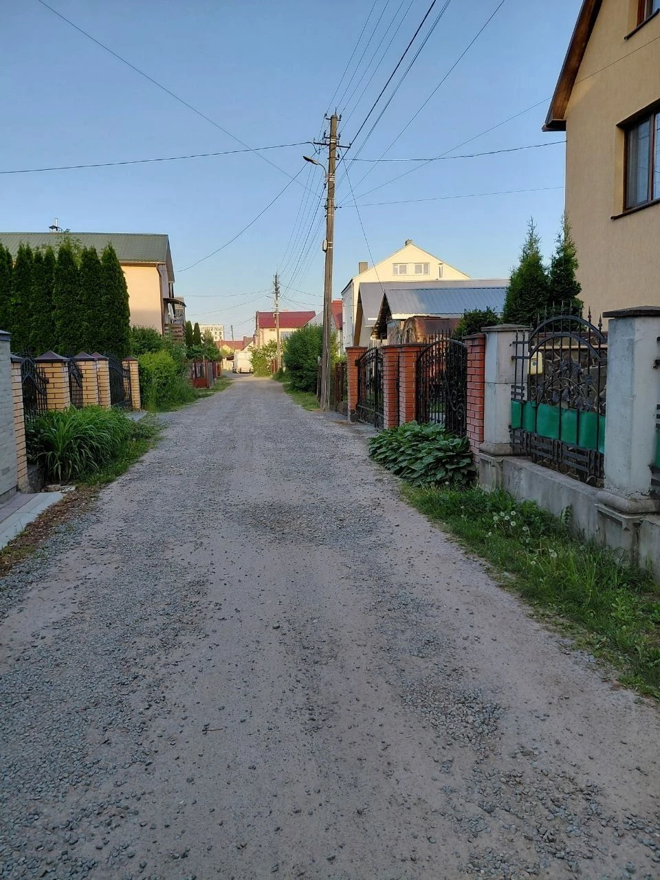 Земельна ділянка в Винниках з будинком, вул Сонячна