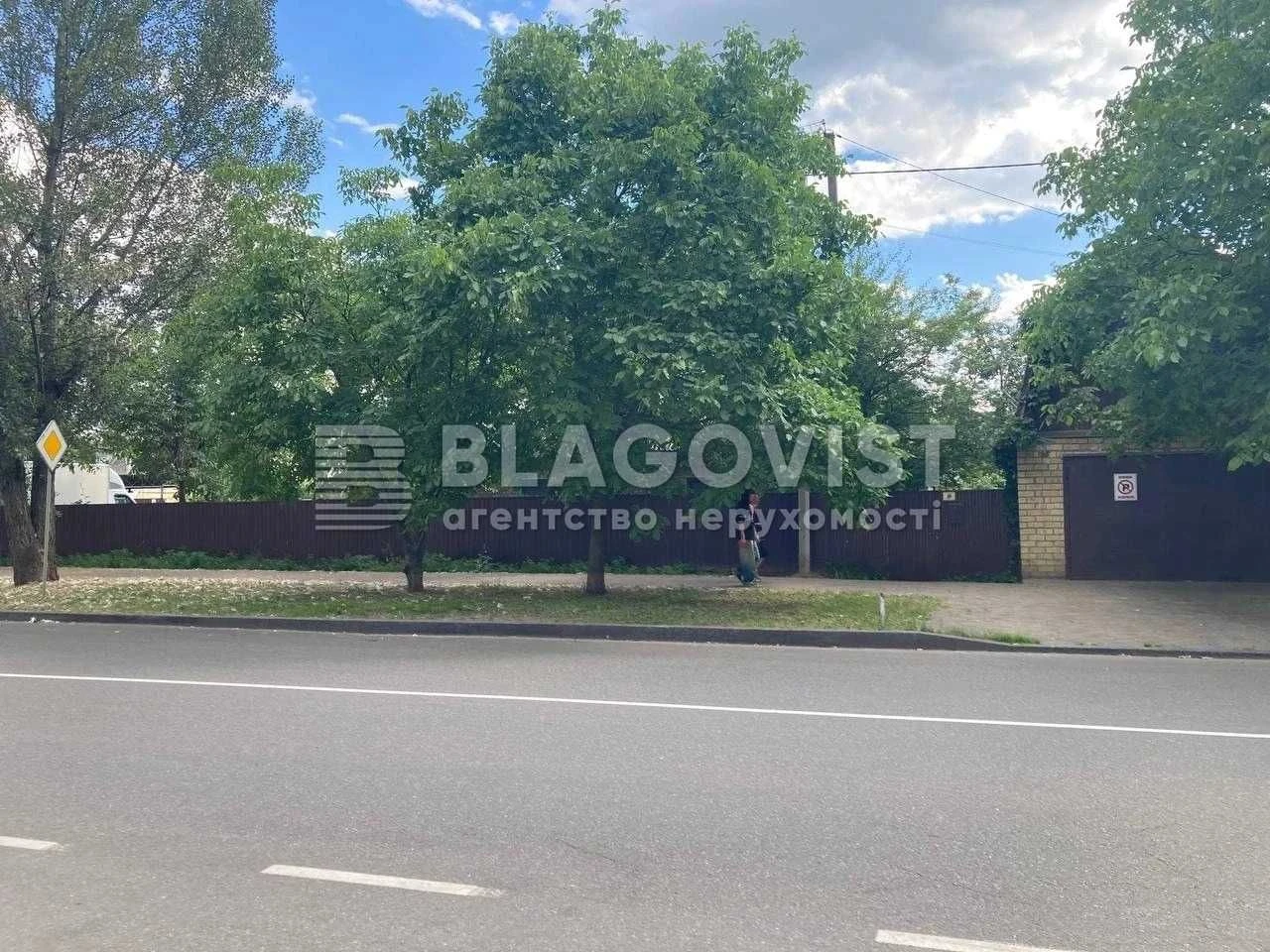 Продаж фасадної ділянки в центрі міста Вишневе,вул. Лесі Укр