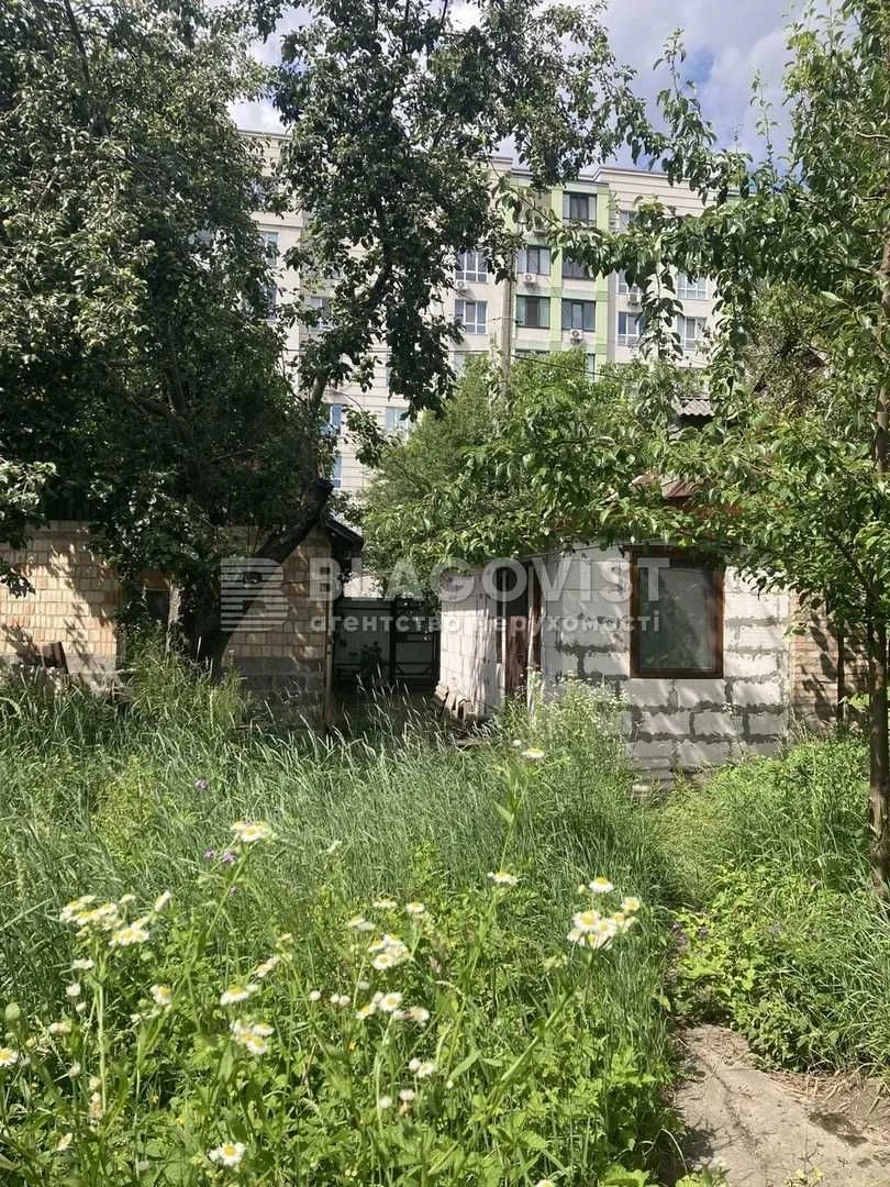 Продаж фасадної ділянки в центрі міста Вишневе,вул. Лесі Укр
