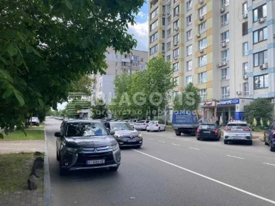 Продаж фасадної ділянки в центрі міста Вишневе,вул. Лесі Укр