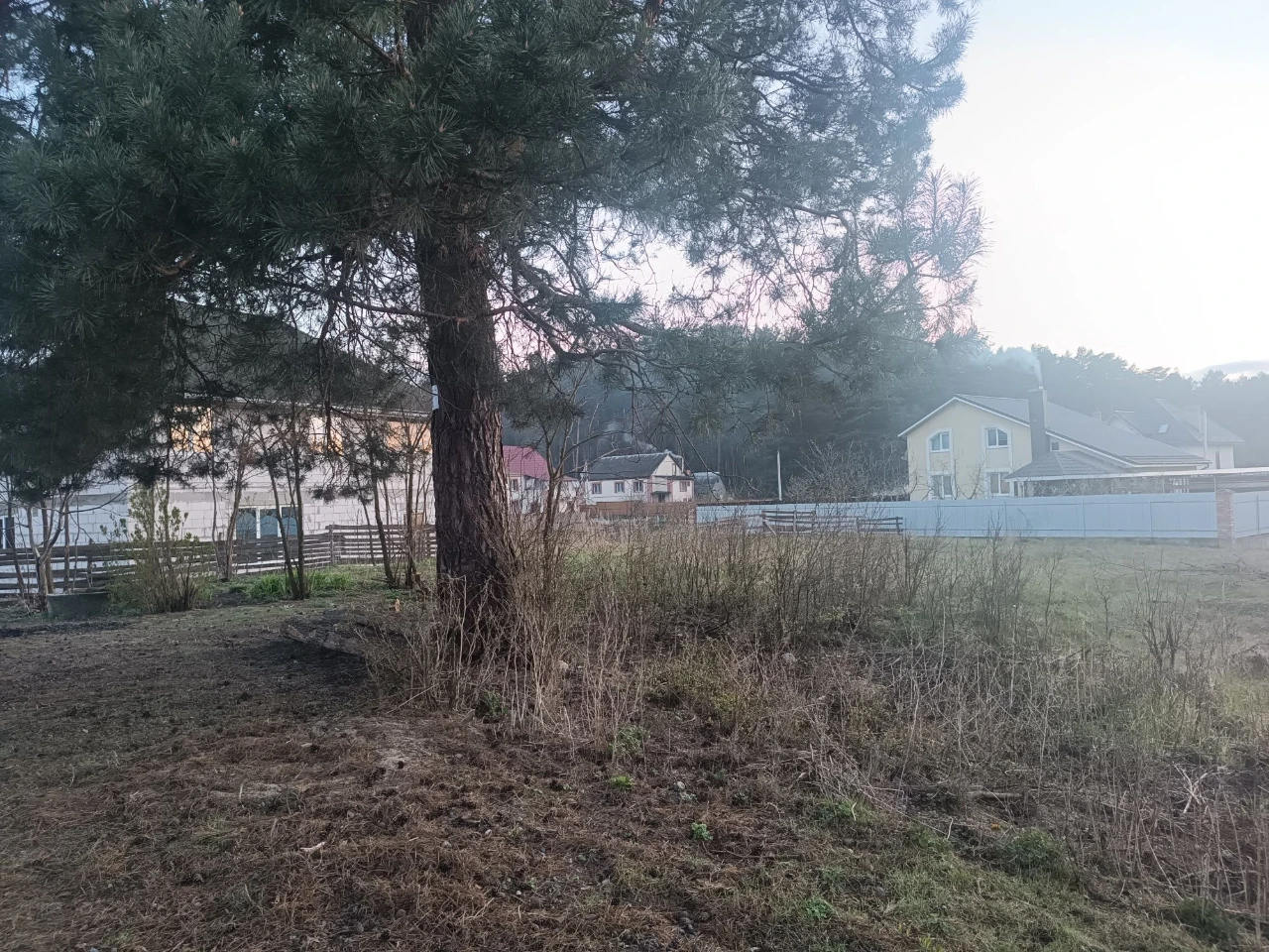 Велика рівна земельна ділянка