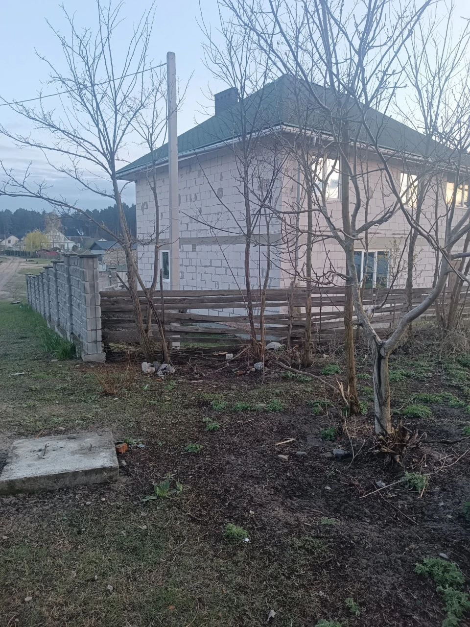 Велика рівна земельна ділянка