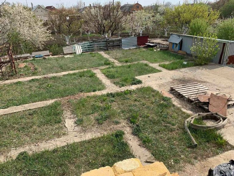 Продам участок с цоколем и фундаментом.