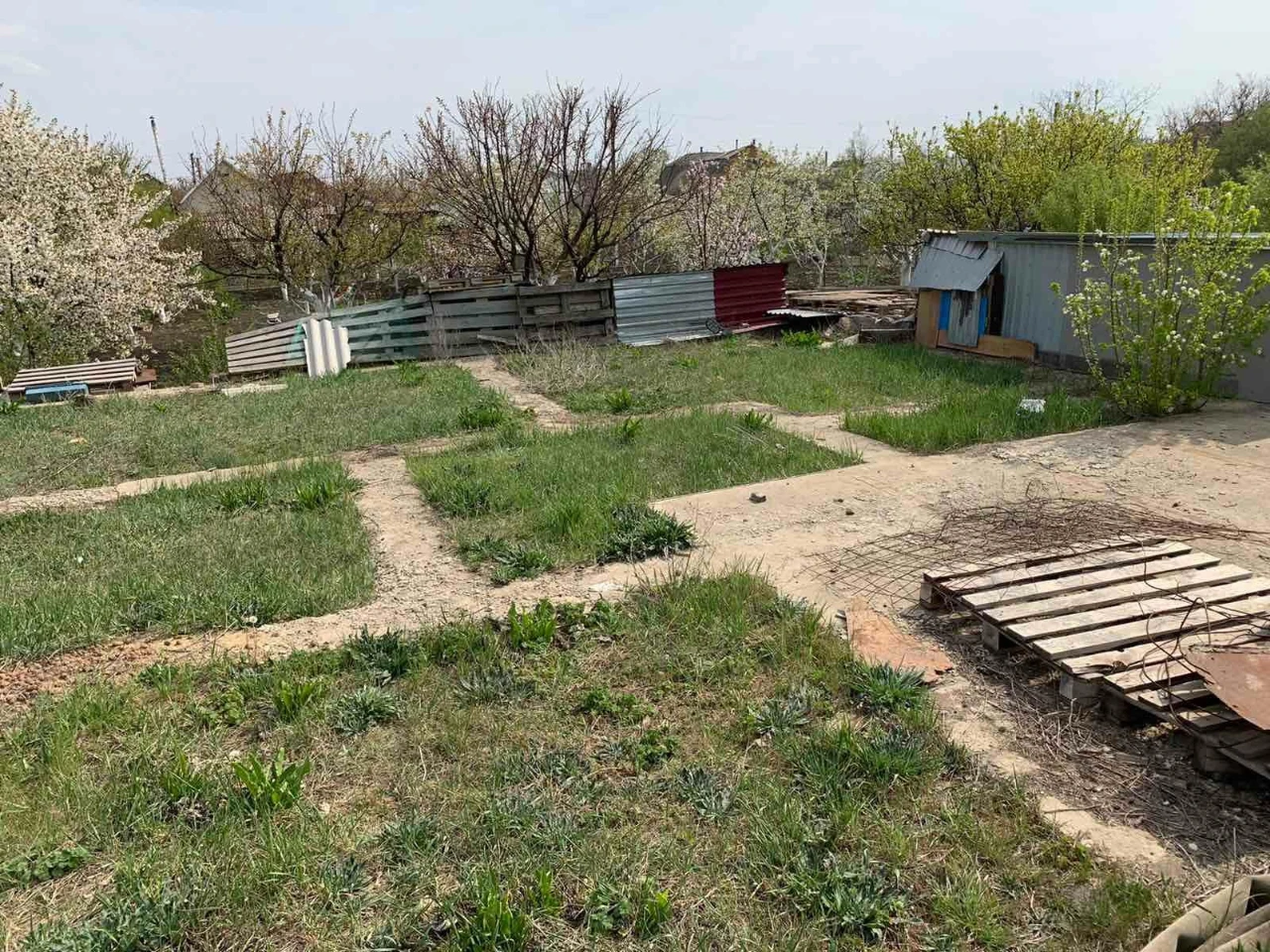 Продам участок с цоколем и фундаментом.