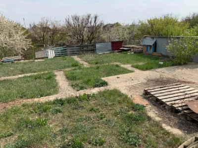 Продам участок с цоколем и фундаментом.